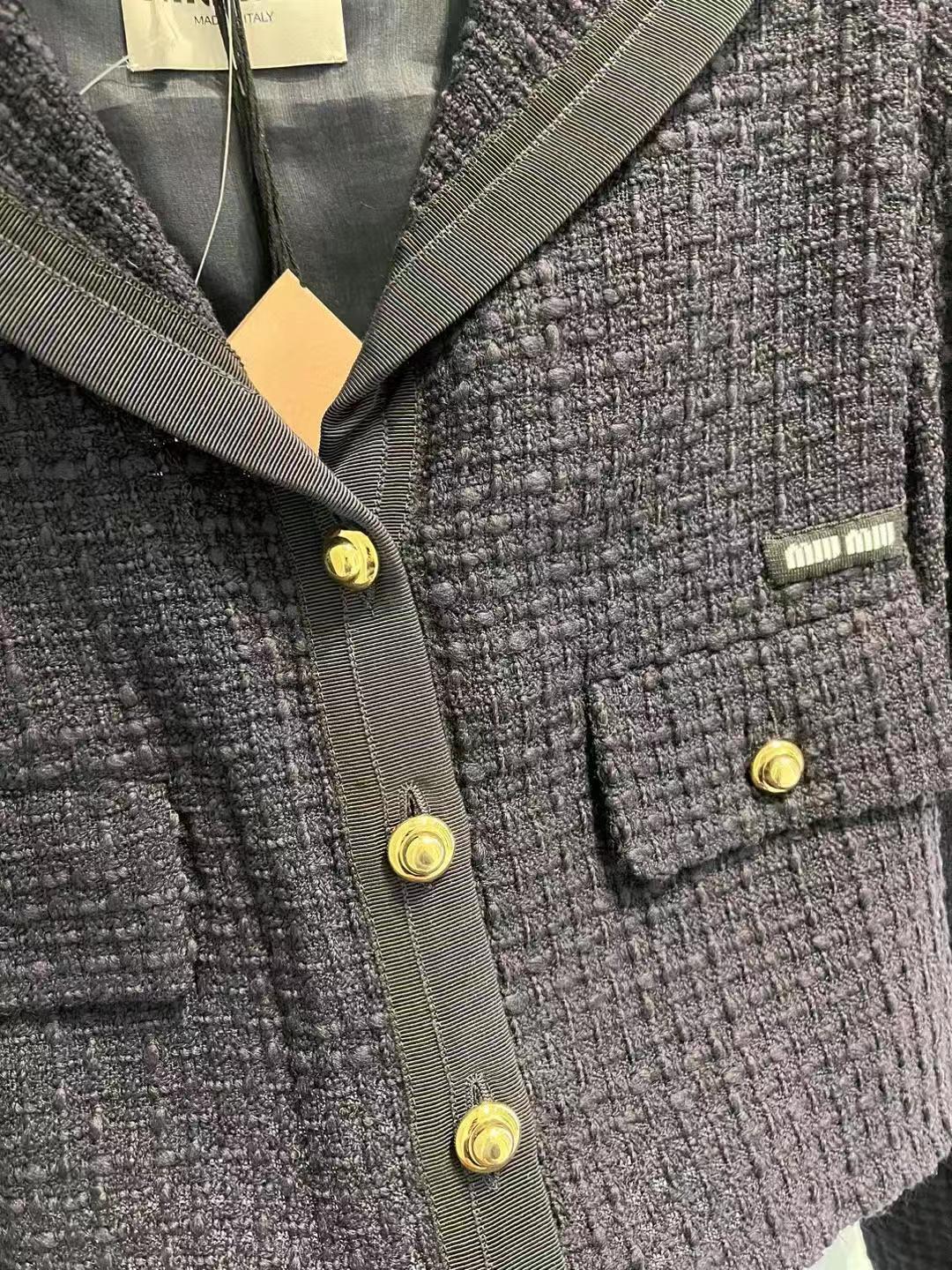 New navy collar pockets single breasted sweater