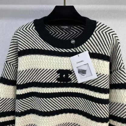 New logo contrast stripes fashionable loose sweater