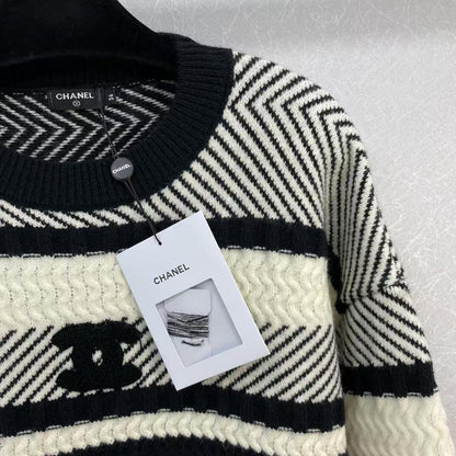 New logo contrast stripes fashionable loose sweater