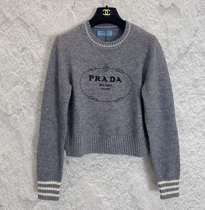 New long knitted sweatshirt