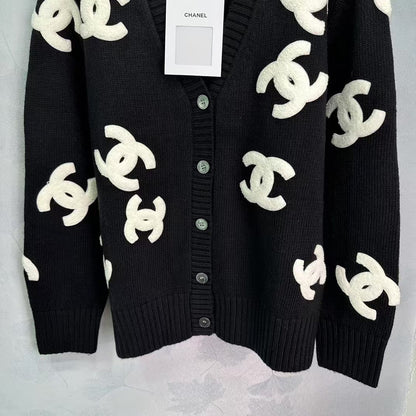 V-neck classic logo print knitted cardigan