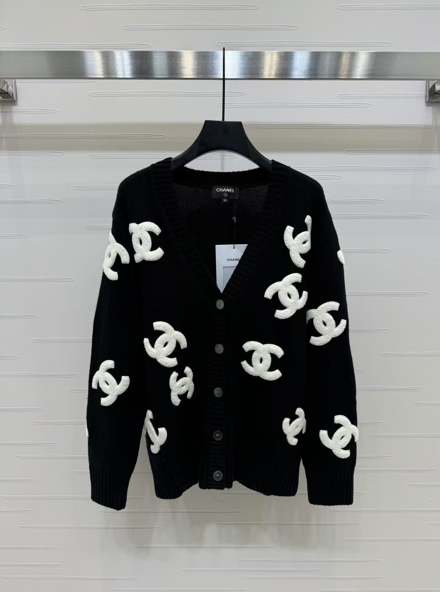 V-neck classic logo print knitted cardigan