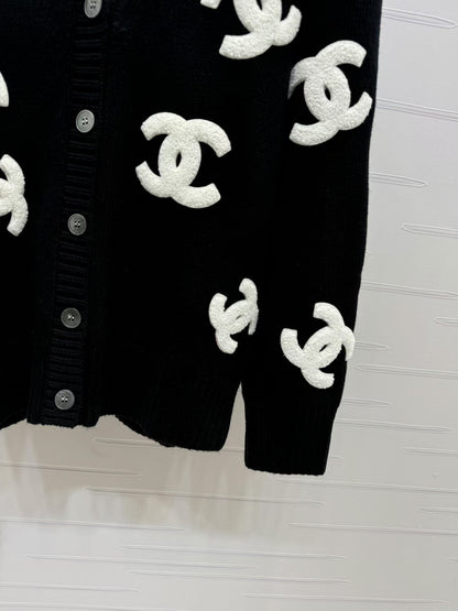 V-neck classic logo print knitted cardigan