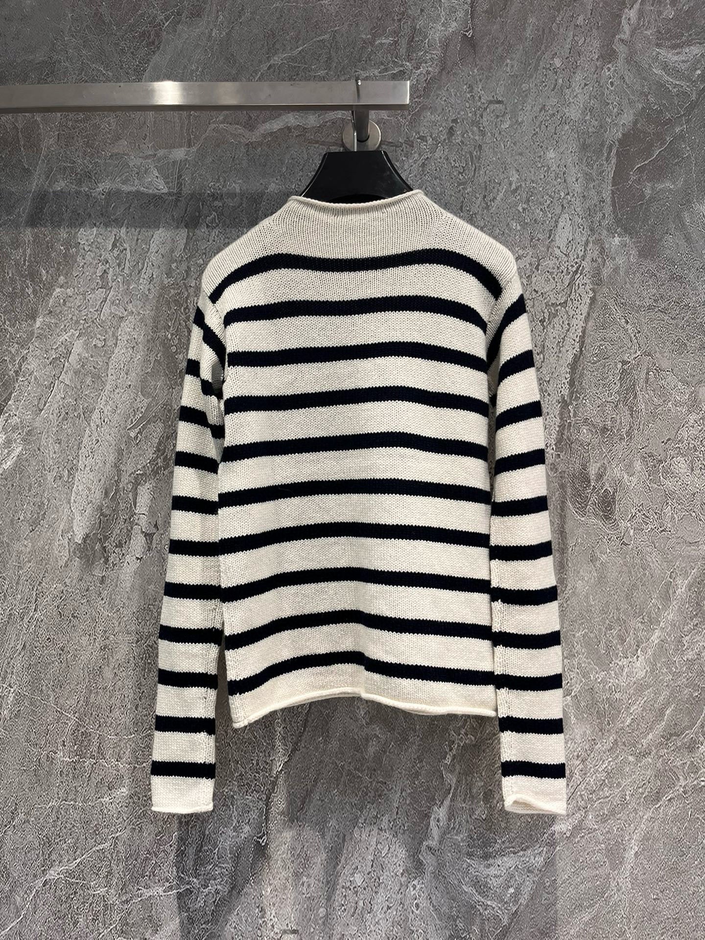 New letter embroidered striped sweater