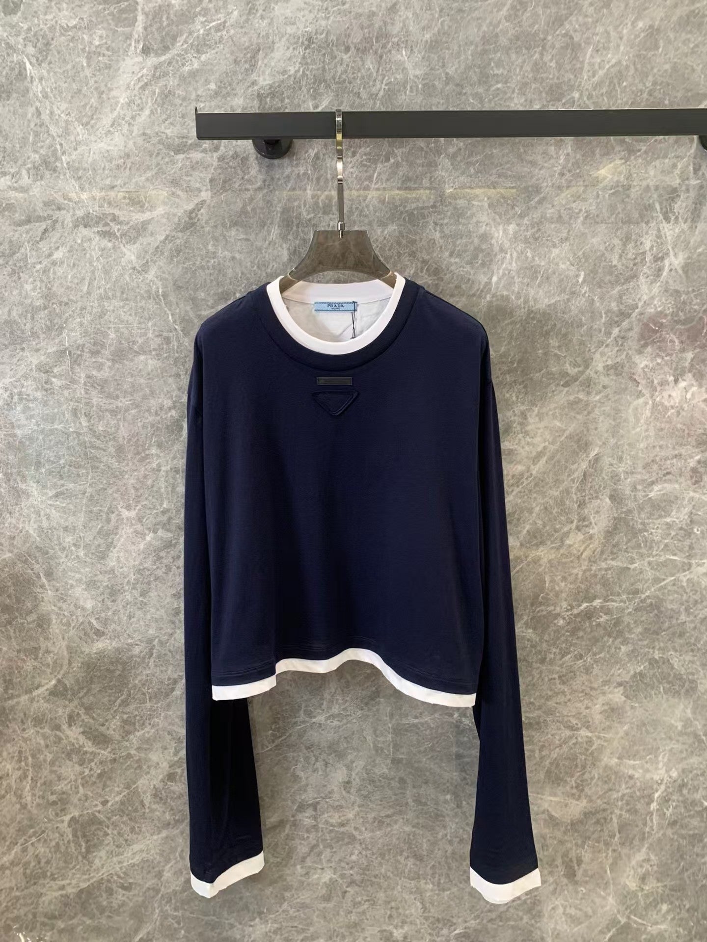 New contrast color sweatshirt