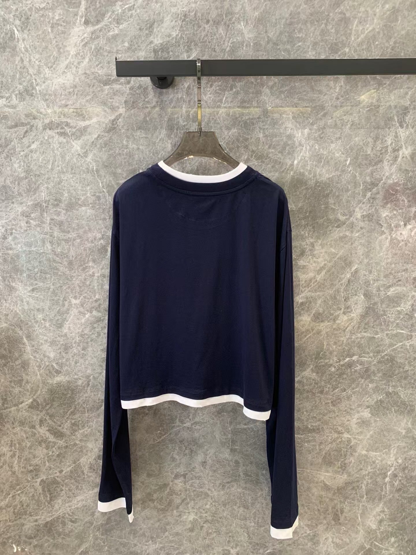 New contrast color sweatshirt