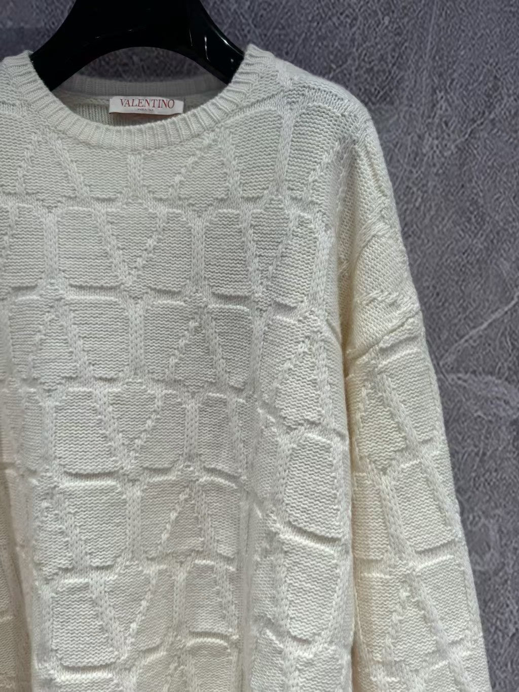 New embossed knitted long sleeves