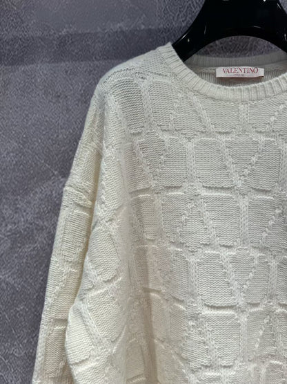 New embossed knitted long sleeves