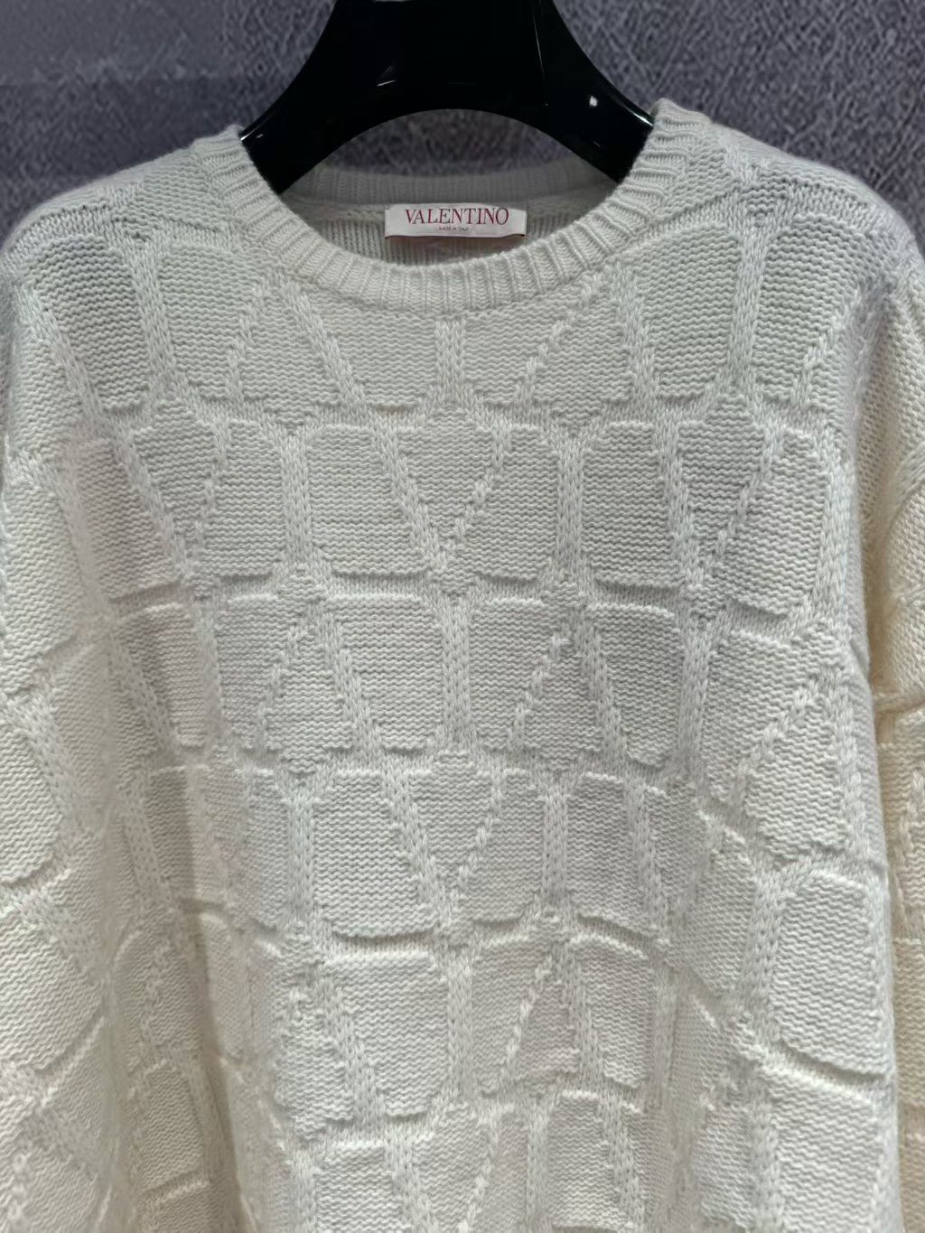 New embossed knitted long sleeves