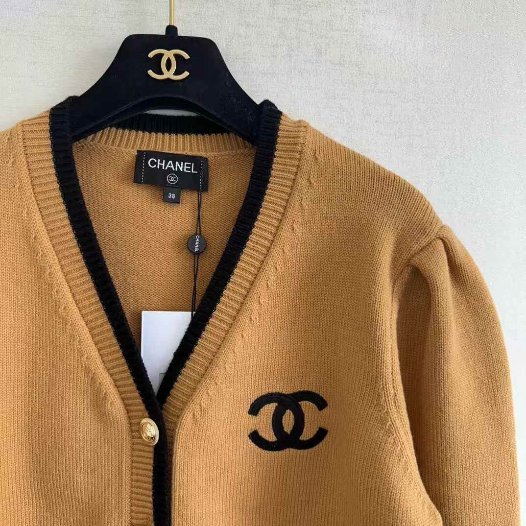 New contrast logo knitted jacket