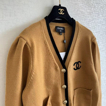 New contrast logo knitted jacket