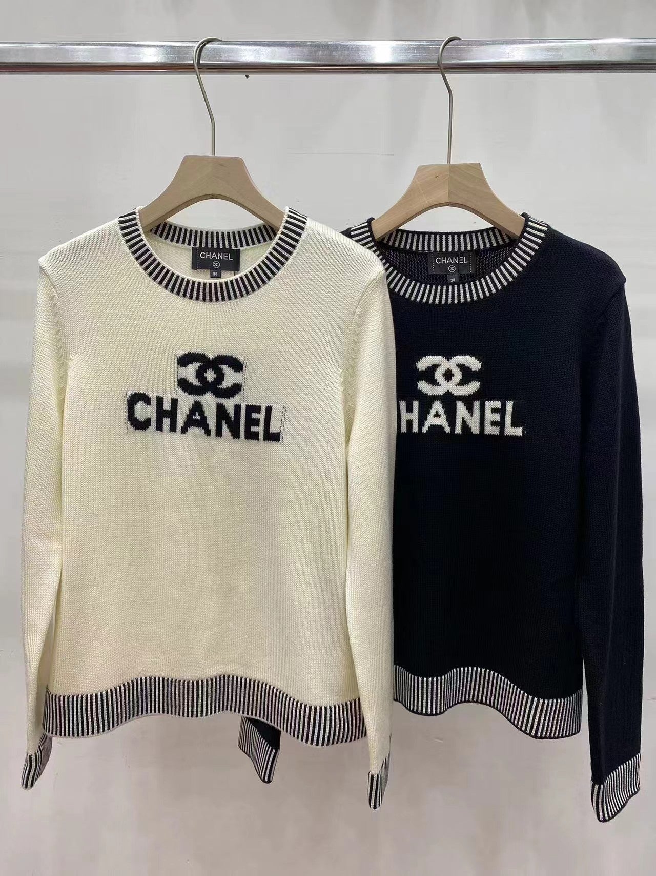 New logo knitted crewneck sweater