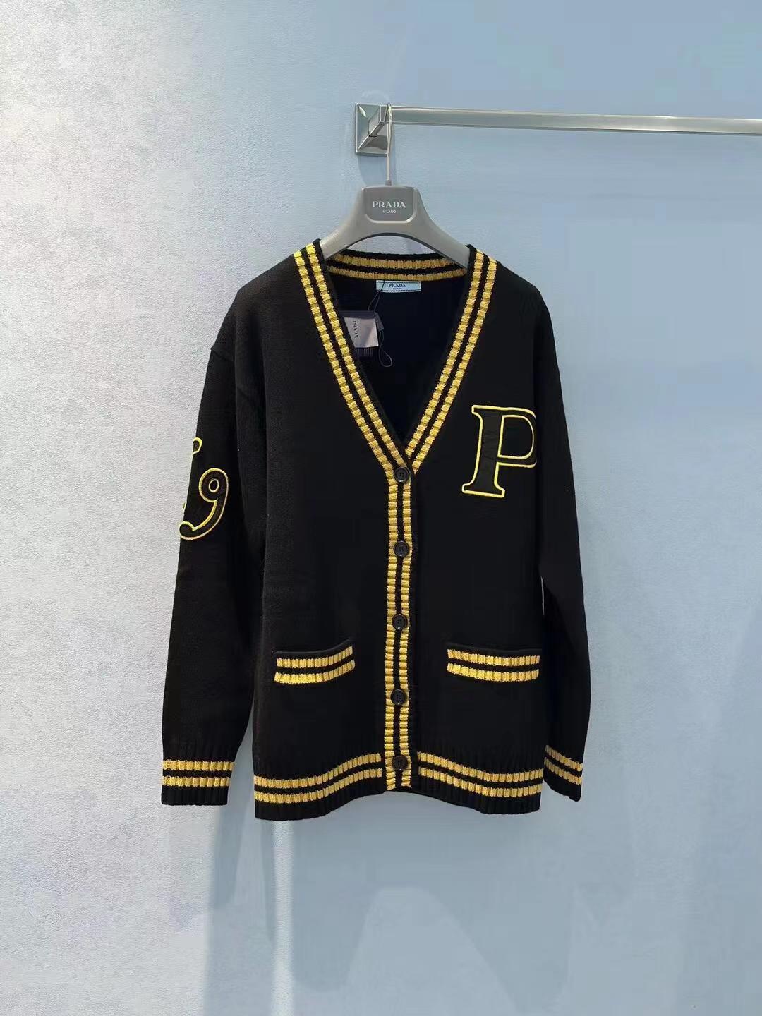 New Thickened Letter Logo Knitted Cardigan