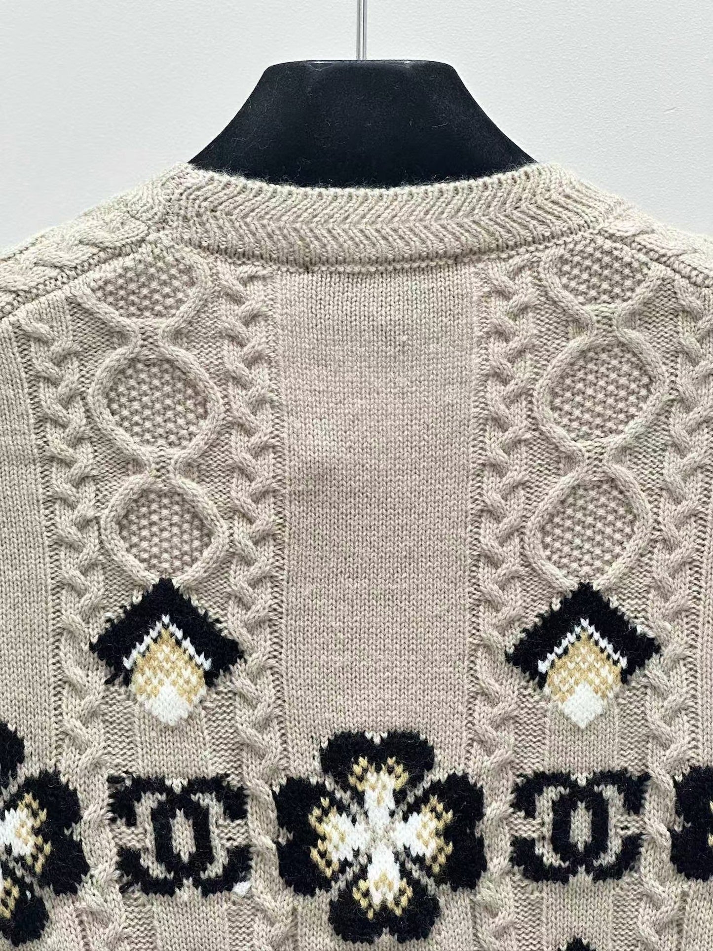 New contrast jacquard knit sweater