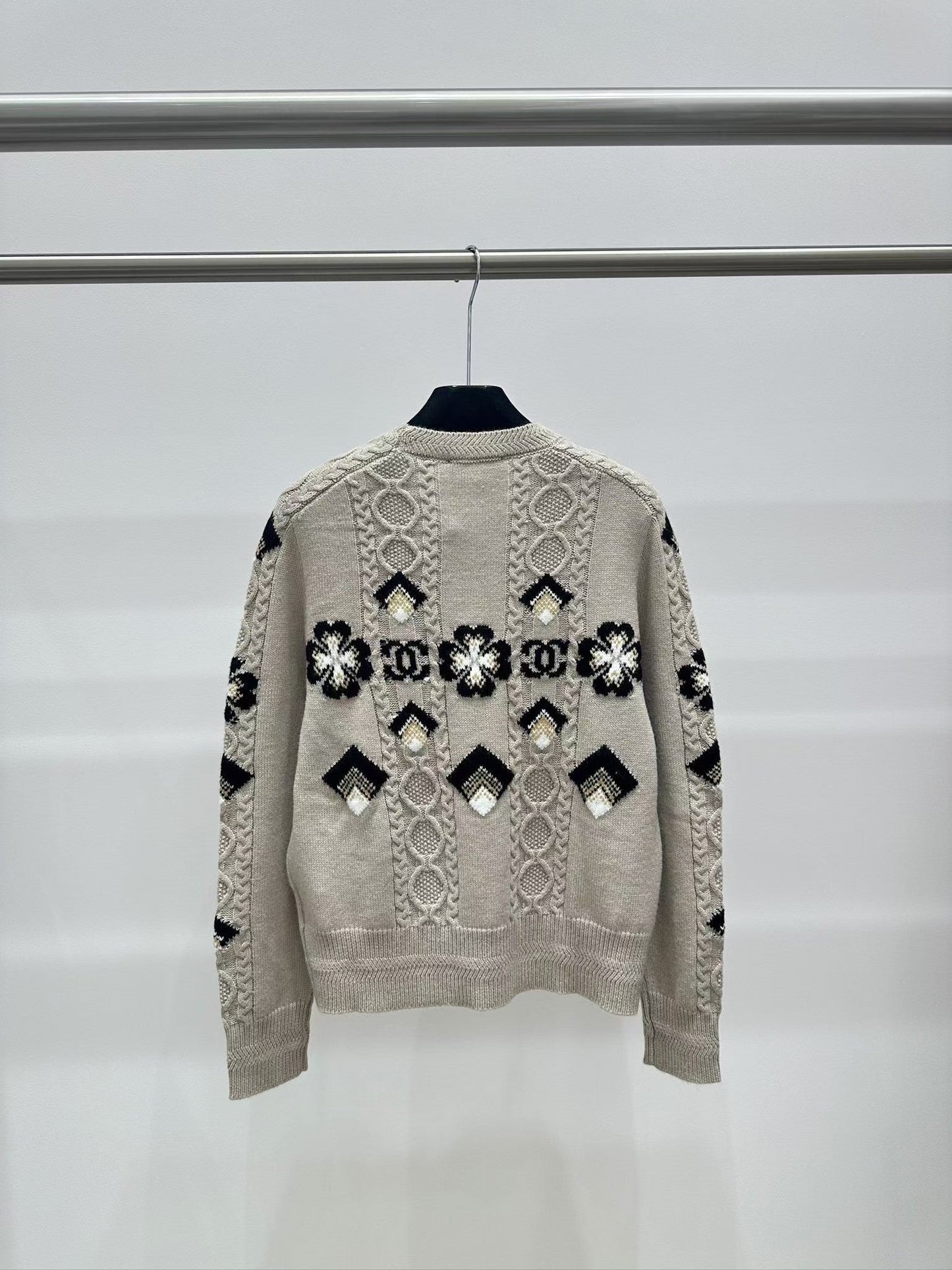 New contrast jacquard knit sweater