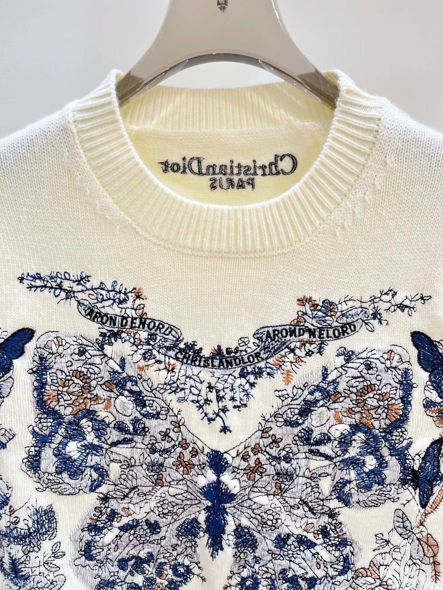 New round neck embroidered butterfly sweater