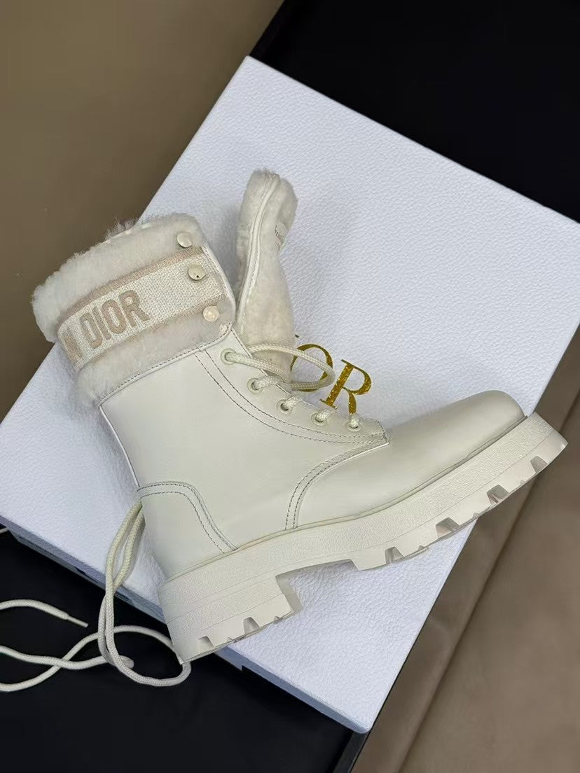 New letter logo plush ankle boots