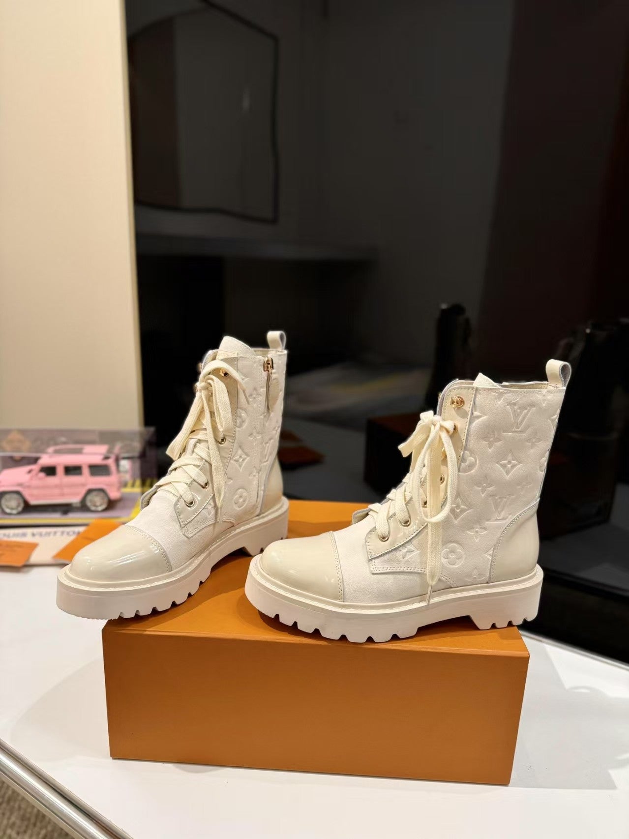 New letter logo plush ankle boots