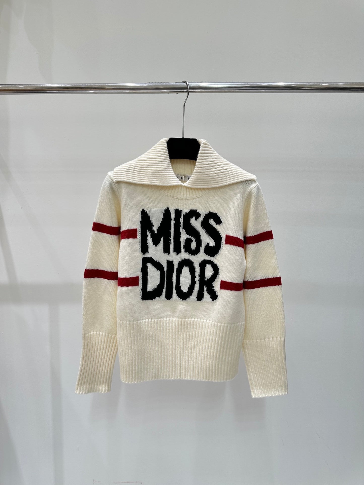 DIO Contrast jacquard lapel knitted sweater