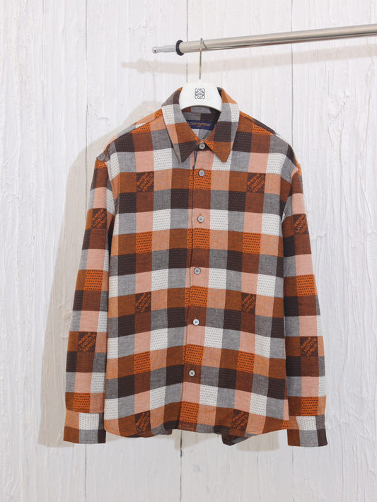 Lettering jacquard contrast plaid shirt