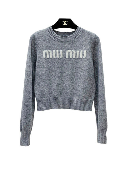 Soft and skin-friendly fashionable and simple letter knitted top