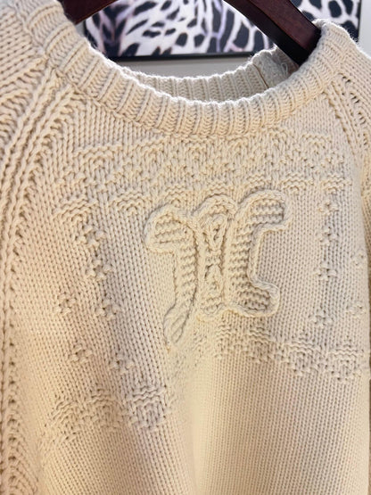 Simple and exquisite logo knitted sweater