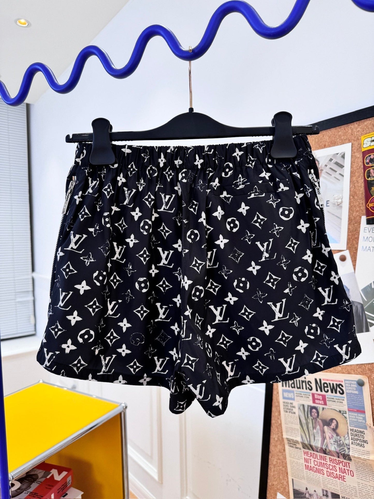 New logo print shorts