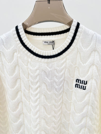 New color matching letter jacquard knitted long sleeve