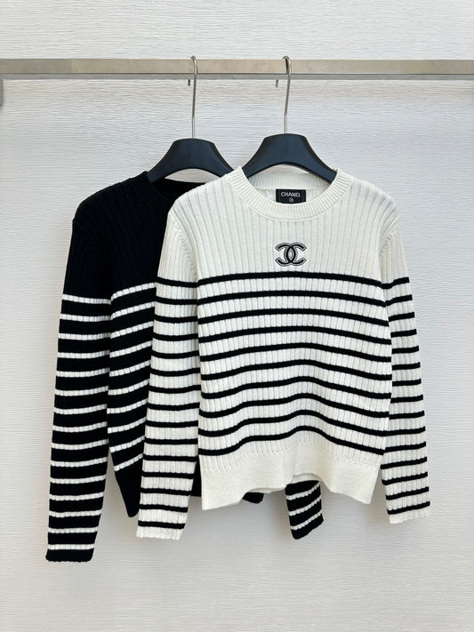 New contrast stripe logo knit long sleeve