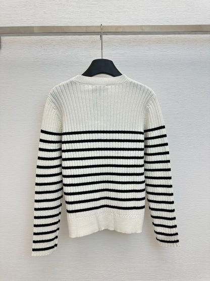 New contrast stripe logo knit long sleeve