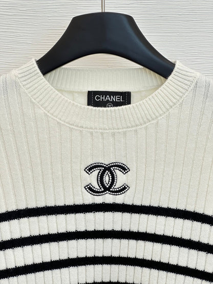 New contrast stripe logo knit long sleeve