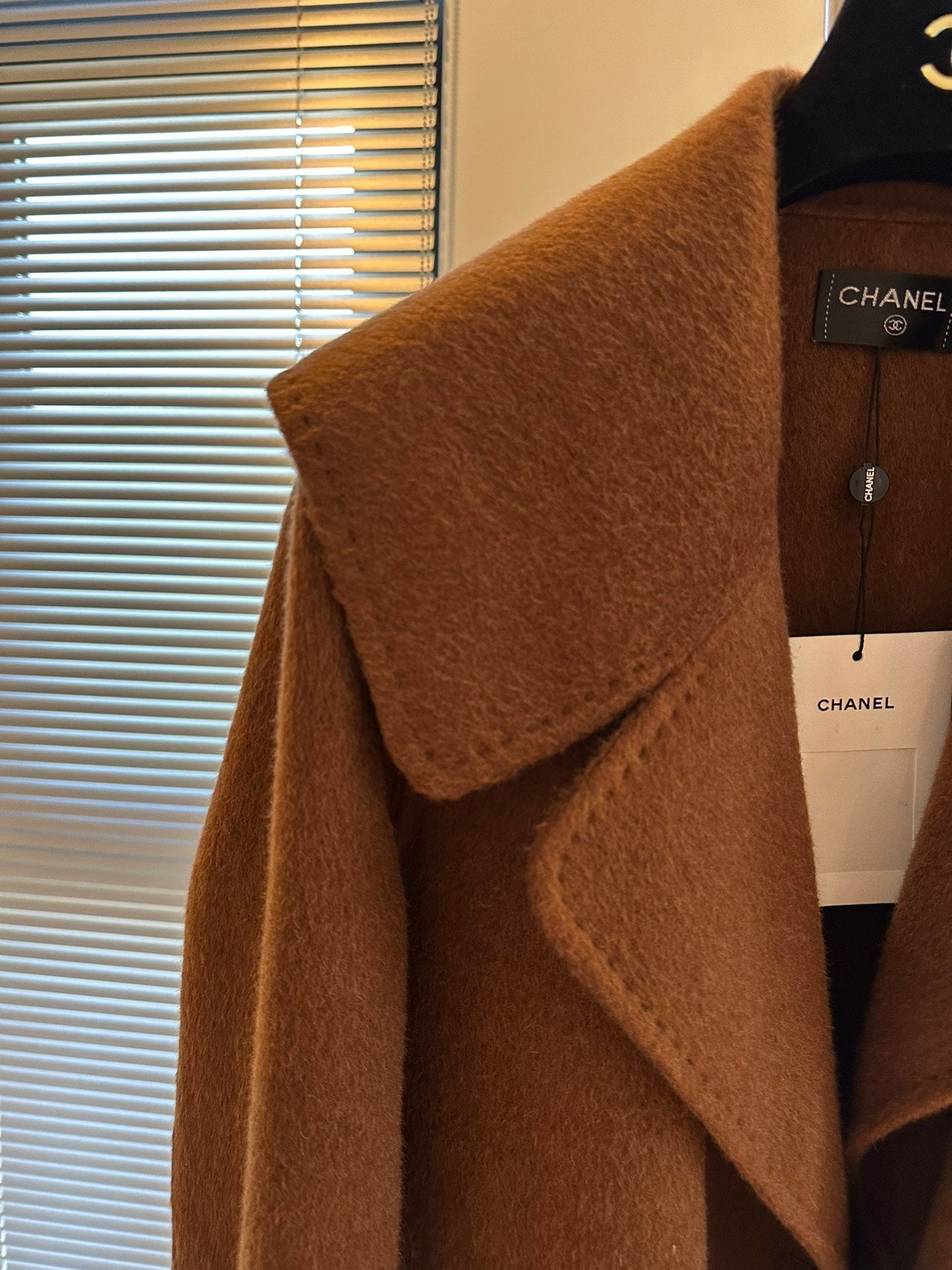 New mid-length lapel soft wool coat