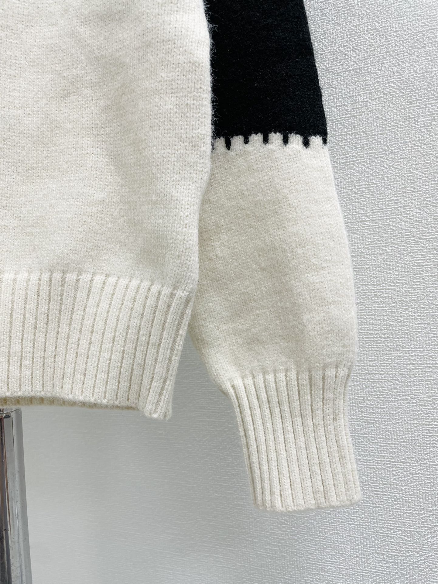 New contrast color stitching wool knitted sweater