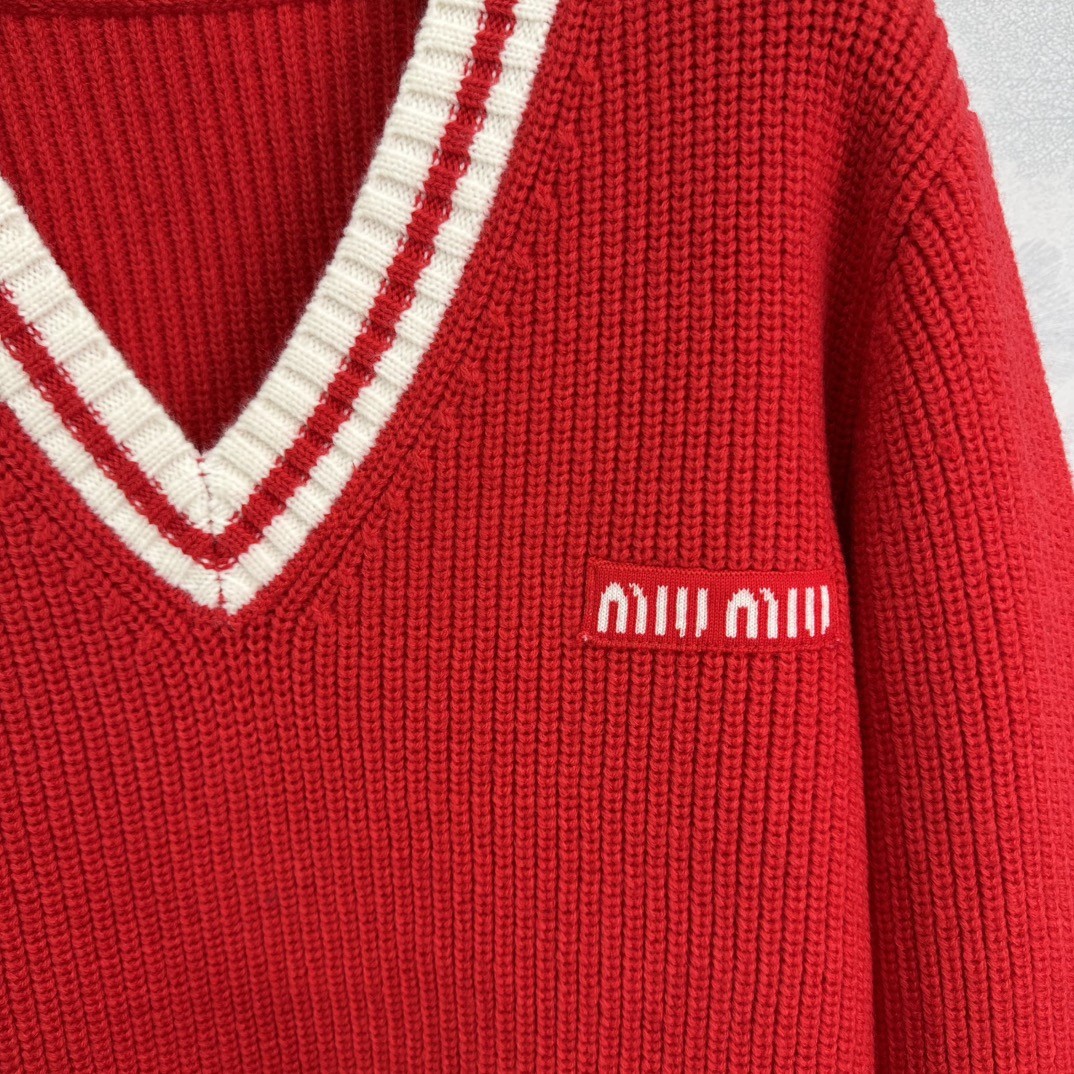 MIU25 Early Spring Classic V-neck Long-sleeved Sweater