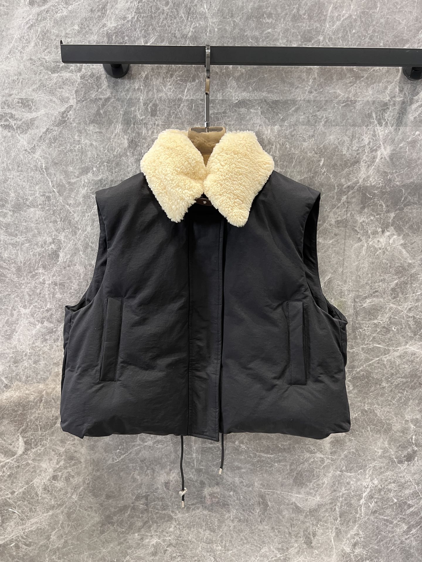 New leather buckle patchwork lamb wool vest